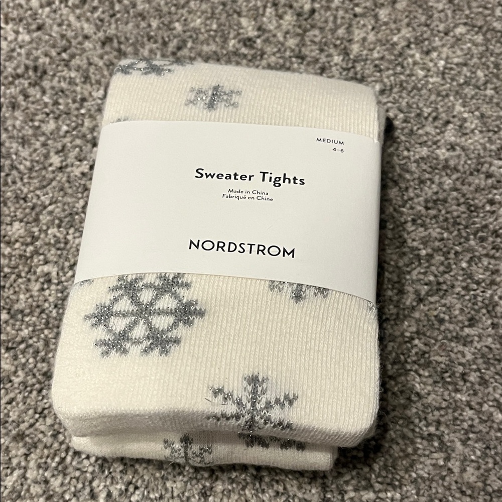 Nordstrom Cream and Gray Snowflake Sweater Tights size 4-6 girls winter